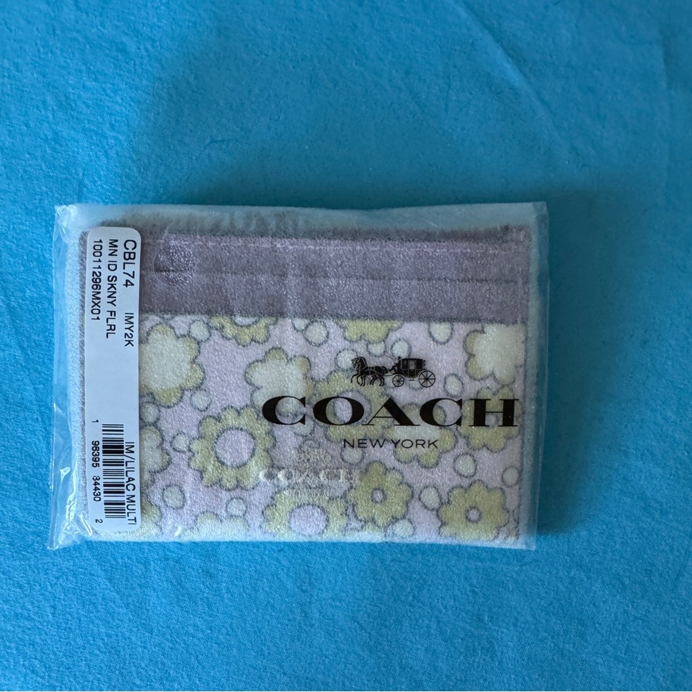 NWT Coach 2025 floral cardholder w/box - Picture 5 of 5